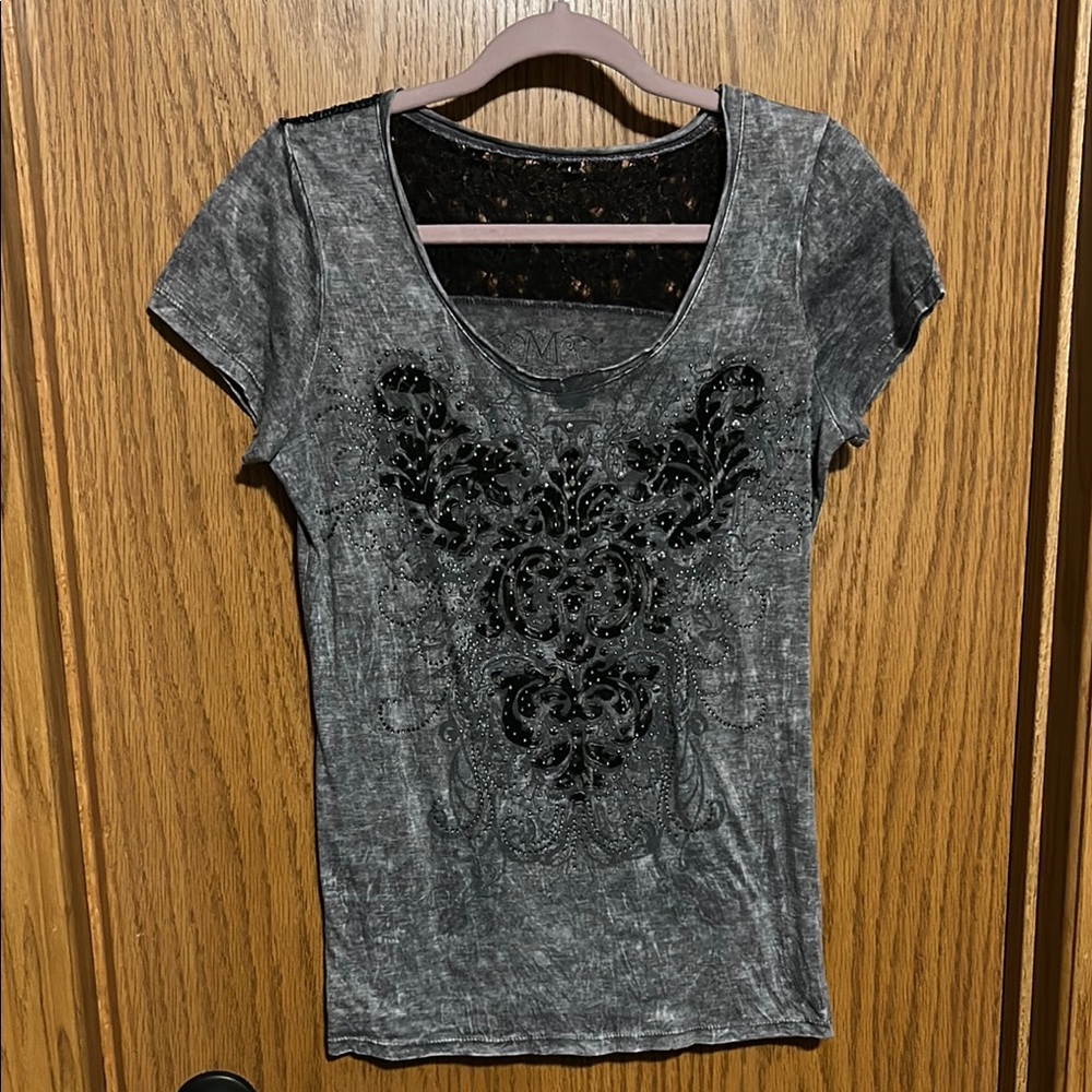 Fitted Gray Graphic Short Sleeve Tee
